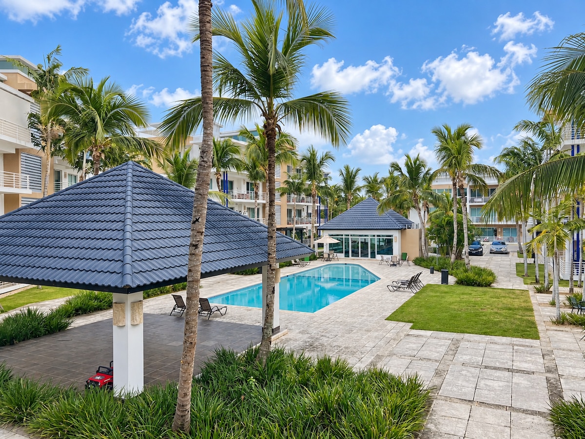 Dreamcatcher tropical pool and courtyard